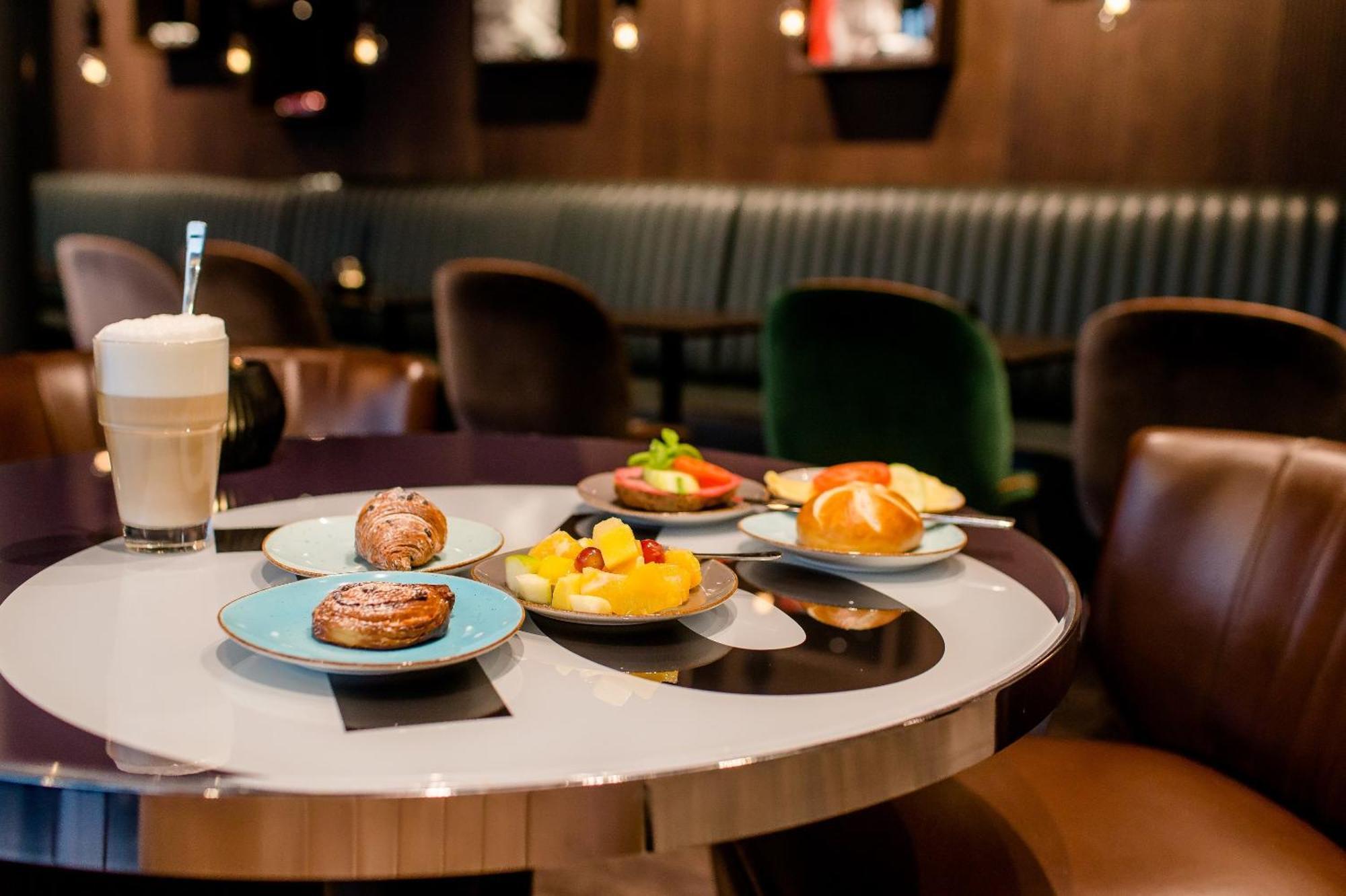 Motel One Frankfurt-Eastside Франкфурт-на-Майні Екстер'єр фото