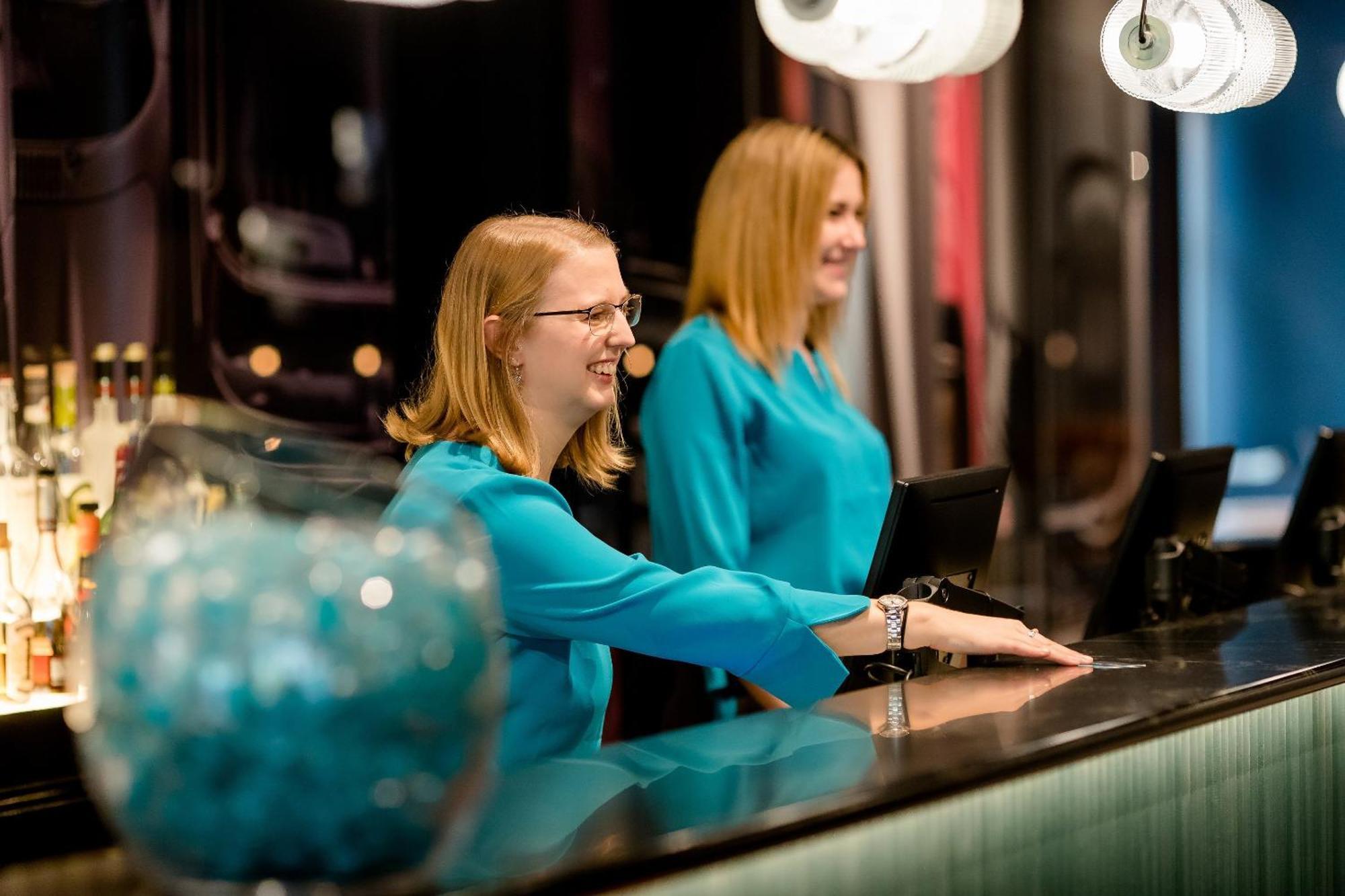 Motel One Frankfurt-Eastside Франкфурт-на-Майні Екстер'єр фото