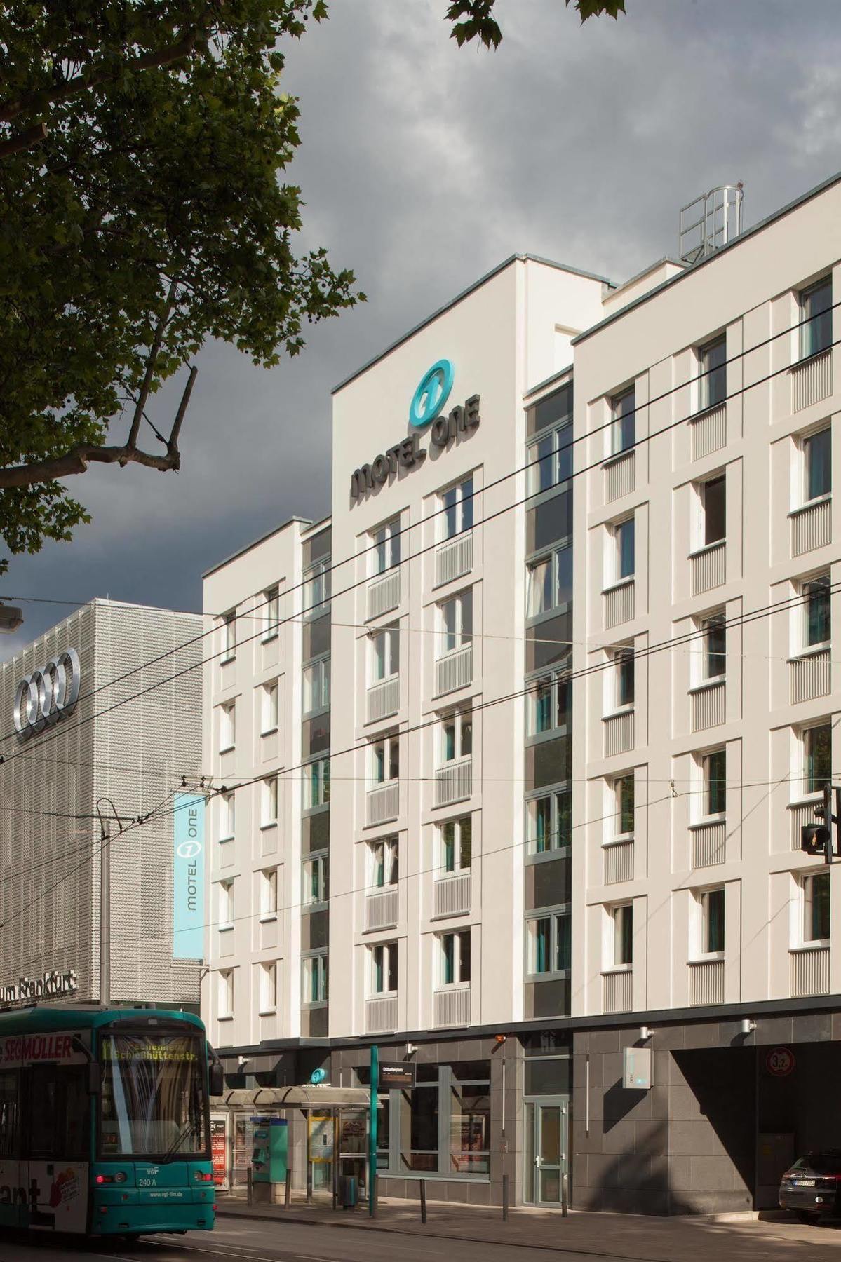 Motel One Frankfurt-Eastside Франкфурт-на-Майні Екстер'єр фото