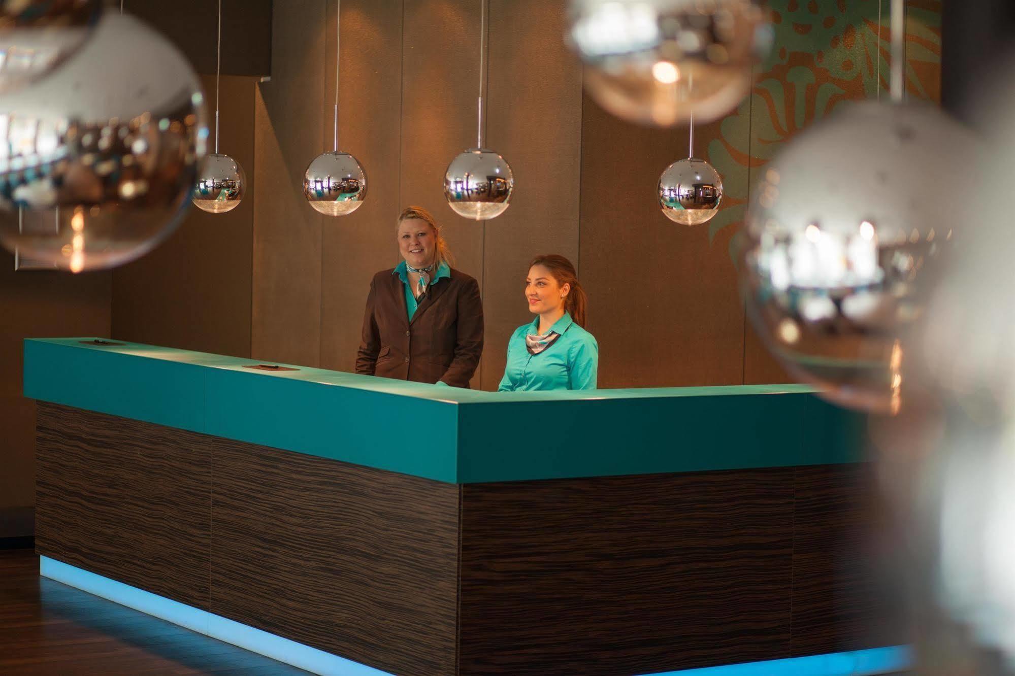 Motel One Frankfurt-Eastside Франкфурт-на-Майні Екстер'єр фото